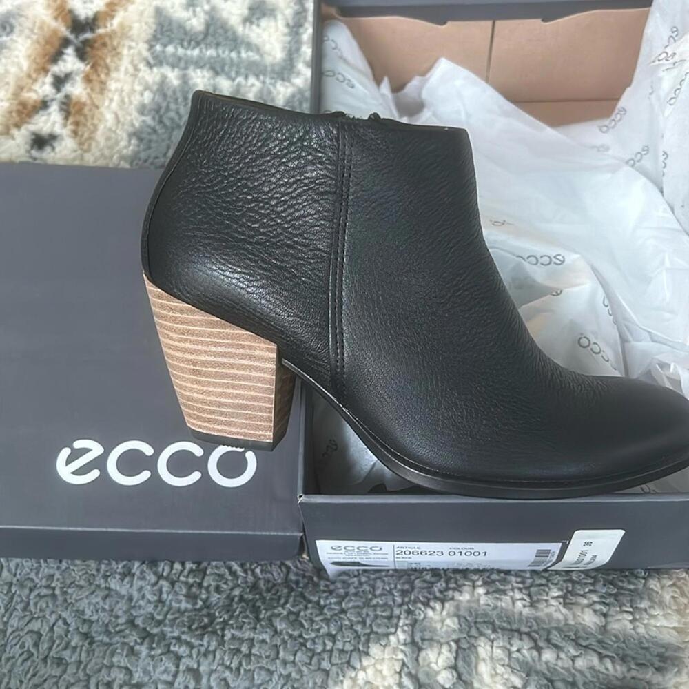 NIB Womens 5 - 5.5 Ecco Shape 55 Western booties